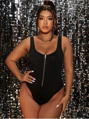 SHEIN Black Zipper Front Scoop Neck Bodysuit